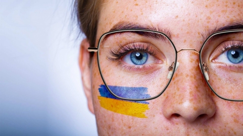 Hilfsinitiative für ukrainische Kriegsflüchtlinge: „Augenoptik hilft direkt“. Bild: Zeiss