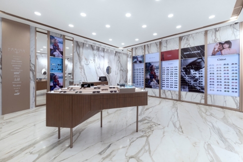 Digital Retail Concept von Kering Eyewear im Lagardère Duty Free Store in Sanya, Hainan (China).
