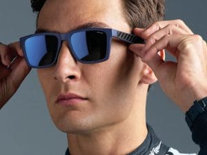 Rennfahrer George Russell trägt Police-Sonnenbrille für Kommunikationskampagne