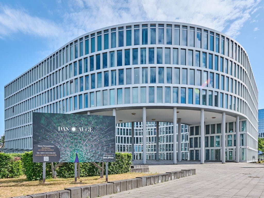 Außenfassade des Darmstädter Bürogebäudes „Das Auge“