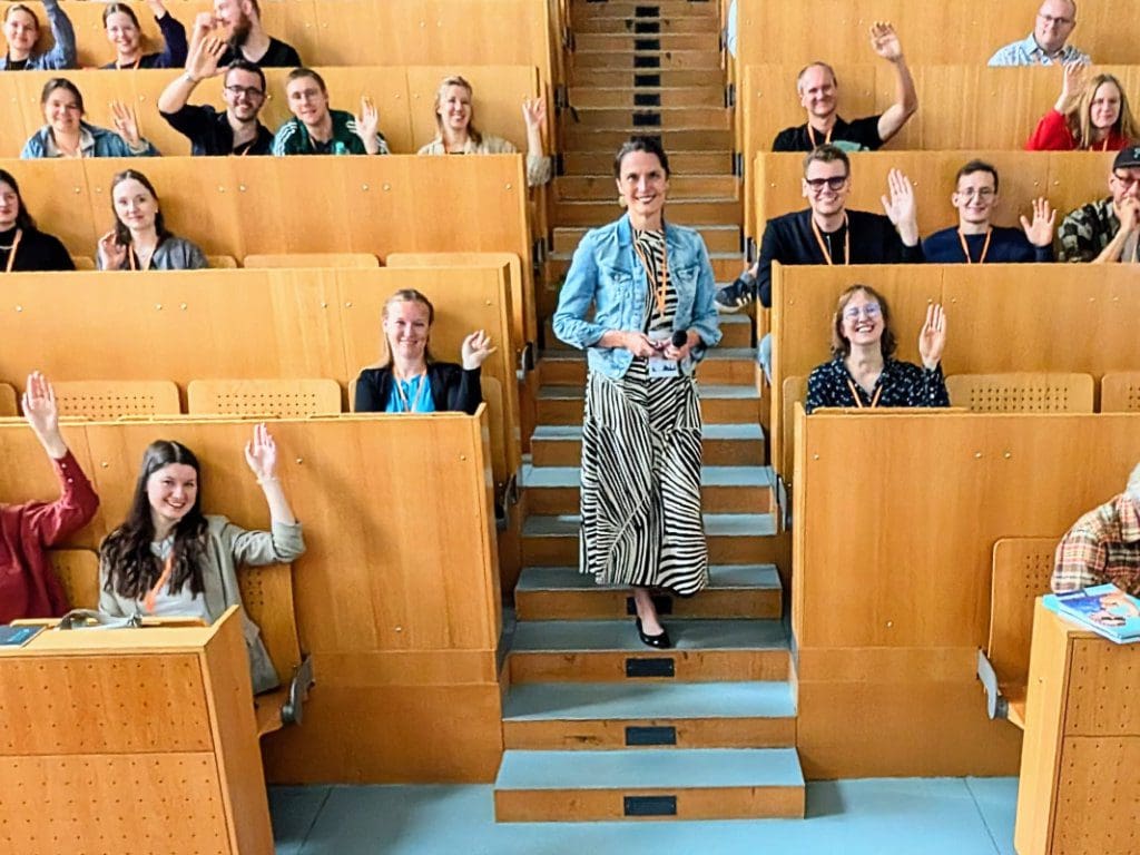 Cathleen Kabashi mit den Studierenden, die sich für den Next Generation Hub auf der Opti 2026 engagieren bei der OptoMEETry 5.0