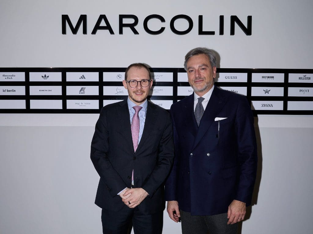 von links: Generalkonsul Mattia Lupini mit Marcolin-CEO Fabrizio Curci bei der Showroom-Eröffnung von Marcolin in Barcelona am 18. November 2025