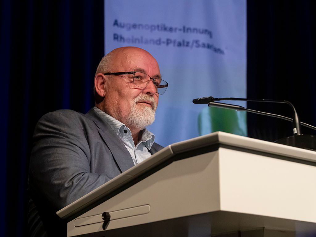 Landesinnungsmeister Andreas Müller eröffnet die Freisprechungsfeier der Augenoptiker-Innung Rheinland-Pfalz/Saarland am 21. Juni 2026
